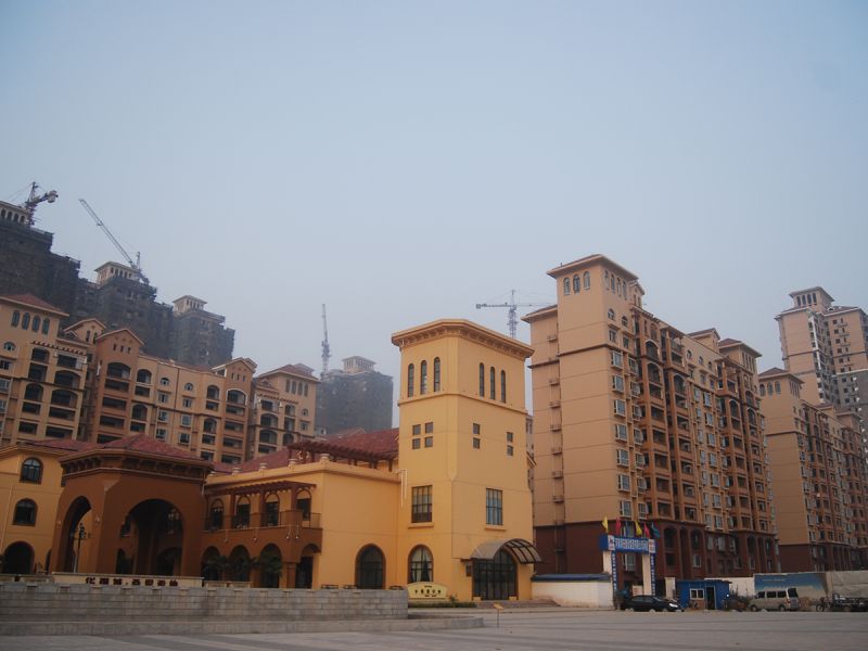 華強(qiáng)城一期二標(biāo)段工程（2010年省文明工地、省“結(jié)構(gòu)中州杯”工程）